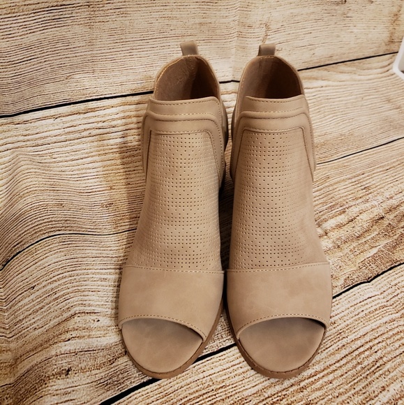 Booties - Picture 6 of 7